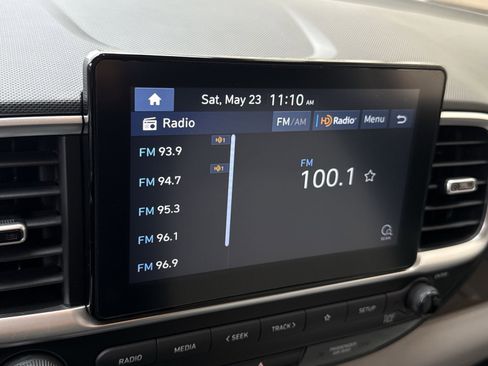 Used 2021 Hyundai Venue SEL w/ Cargo Package FWD image 18