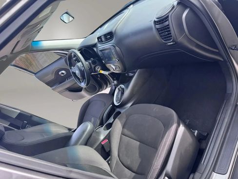 Used 2018 Kia Soul w/ Convenience Package FWD image 10