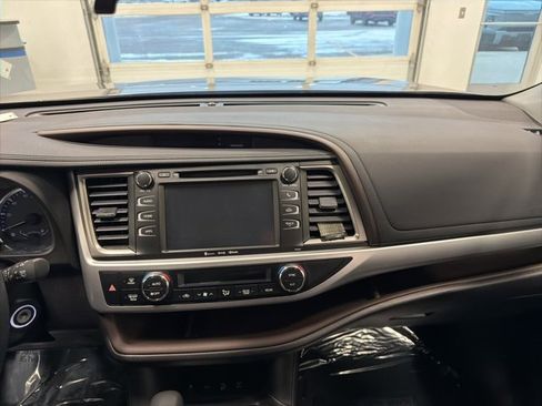 Used 2017 Toyota Highlander Plus image 22