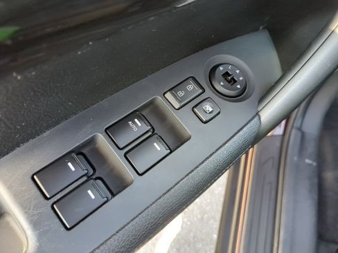 Used 2012 Kia Sorento EX image 16