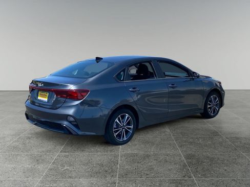 Used 2024 Kia Forte LXS w/ LXS Technology Package FWD image 5