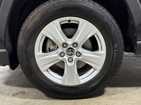 Used 2020 Toyota RAV4 LE AWD/4WD image 26