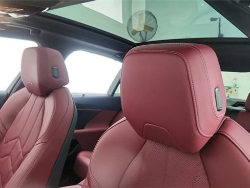 Used 2025 BMW 540i xDrive image 34