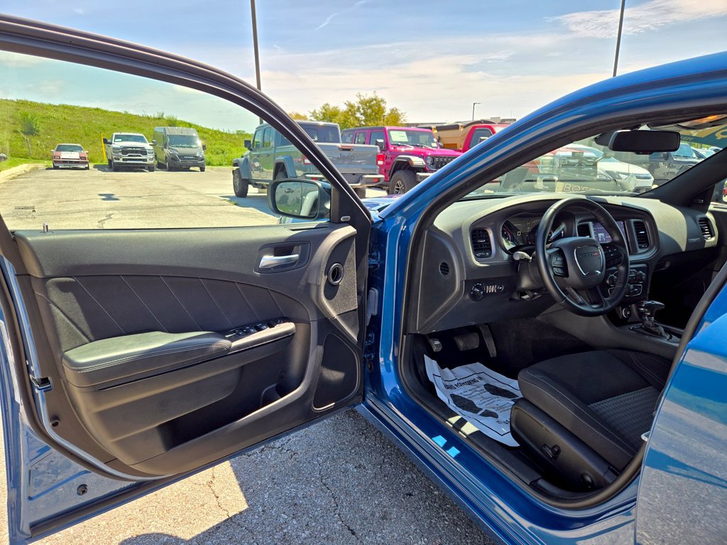 Used 2023 Dodge Charger SXT w/ Blacktop Package AWD/4WD image 13
