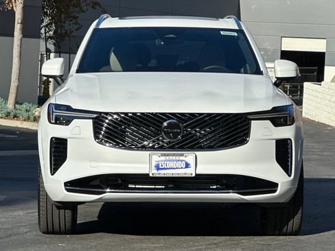 New 2026 Volvo XC90 T8 Plus image 3