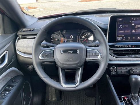 Certified 2025 Jeep Compass Latitude w/ Sun & Sound Group image 10