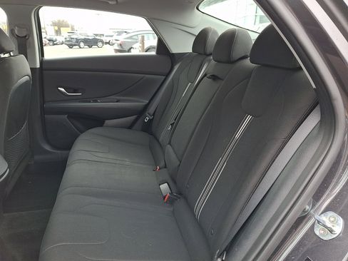 Used 2021 Hyundai Elantra SEL w/ Convenience + Premium Package image 10