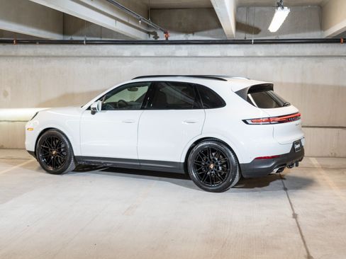 Certified 2026 Porsche Cayenne AWD/4WD image 3