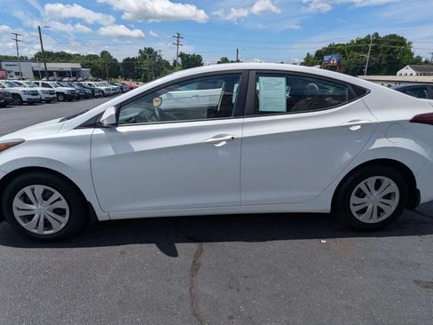 Used 2016 Hyundai Elantra SE FWD image 4