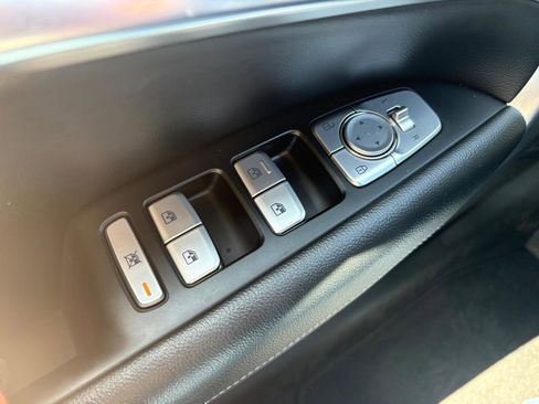 Used 2021 Genesis G70 2.0T image 34