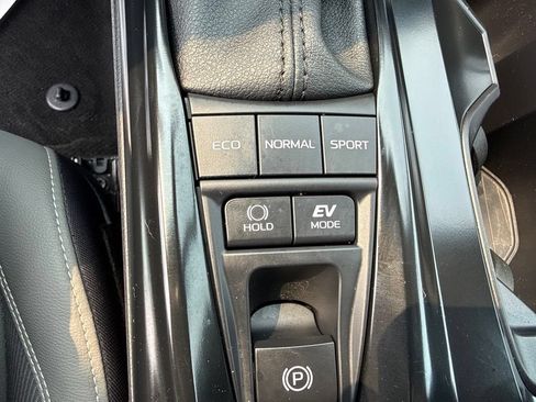 Used 2025 Toyota Camry SE AWD/4WD image 17