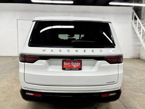 Used 2023 Jeep Wagoneer Series III w/ Preferred Equipment Group RWD image 6