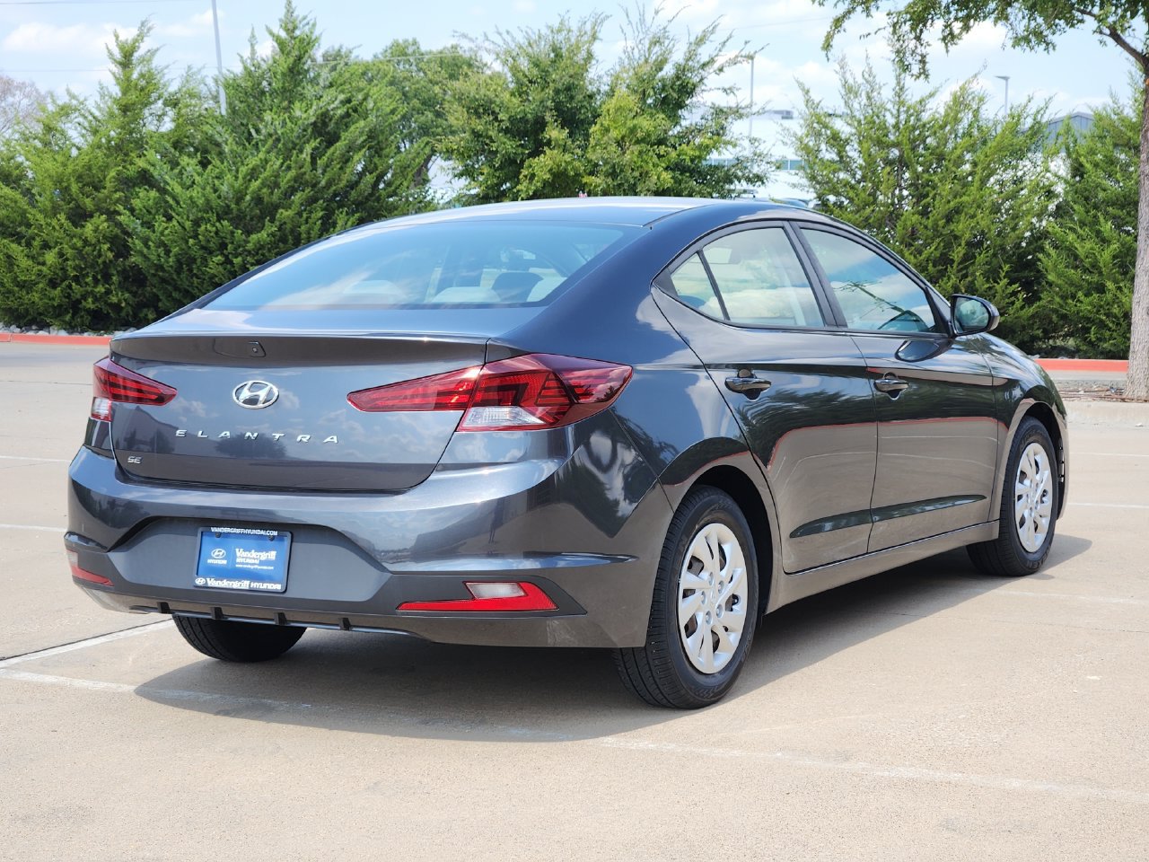 Used 2020 Hyundai Elantra SE FWD image 4