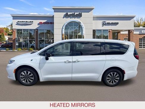Used 2024 Chrysler Pacifica Limited FWD image 5