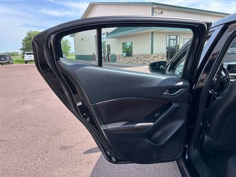 Used 2018 MAZDA MAZDA3 Touring FWD image 20