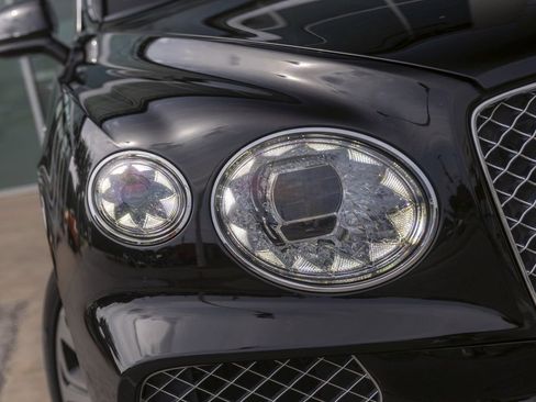 Used 2021 Bentley Bentayga AWD/4WD image 4