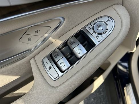 Used 2019 Mercedes-Benz GLC 300 4MATIC image 20