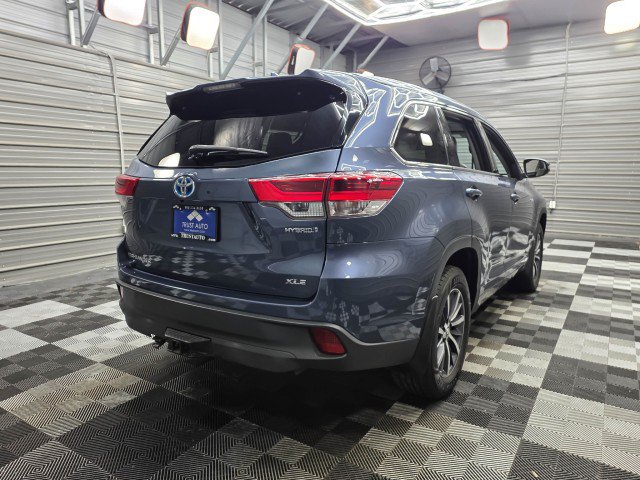 Used 2017 Toyota Highlander XLE AWD/4WD image 6