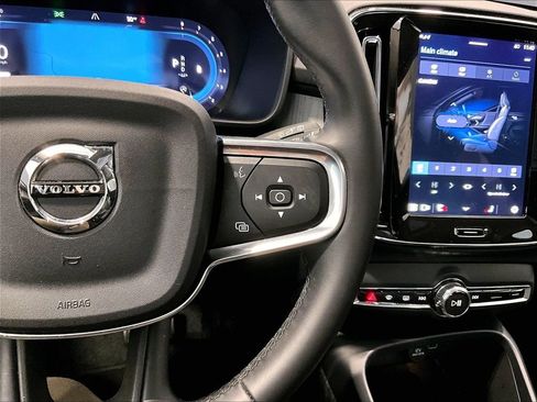 Used 2025 Volvo XC40 B5 Core image 20