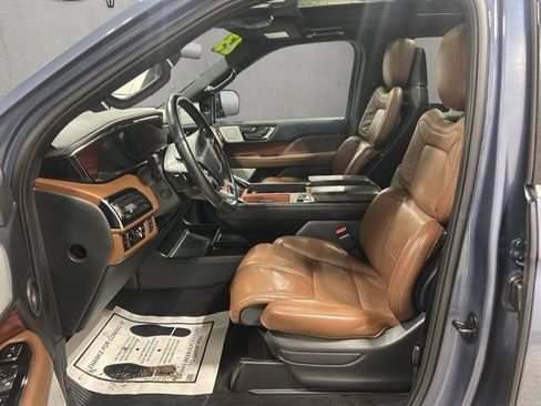 Used 2023 Lincoln Navigator Reserve image 12