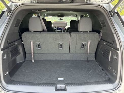 New 2025 Chevrolet Traverse LT image 25