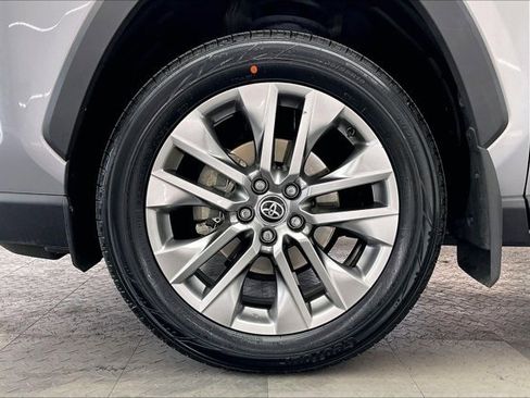 Used 2023 Toyota RAV4 XLE Premium image 8