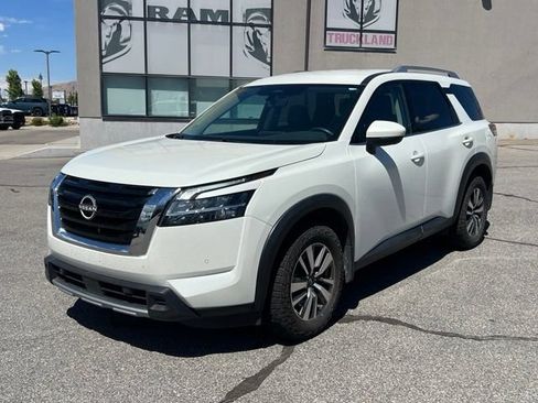 Used 2024 Nissan Pathfinder SL AWD/4WD image 13