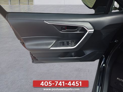 Used 2021 Toyota RAV4 LE AWD/4WD image 17