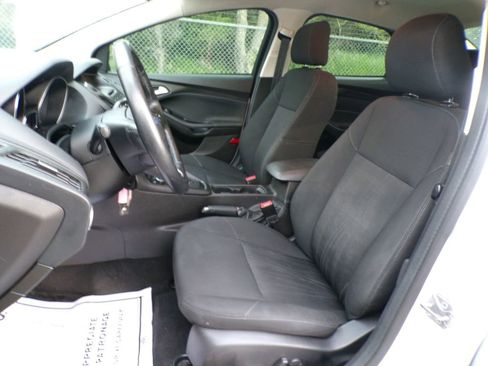 Used 2016 Ford Focus SE w/ SE Cold Weather Package FWD image 14