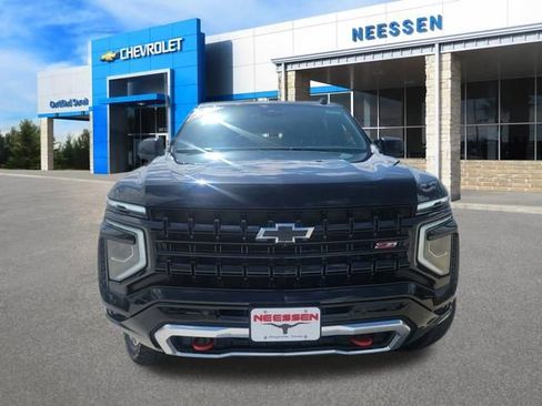 Used 2025 Chevrolet Suburban Z71 AWD/4WD image 2