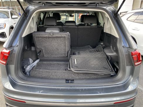 Certified 2023 Volkswagen Tiguan SE FWD image 15