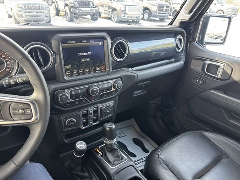 Used 2023 Jeep Wrangler Unlimited Sahara image 22