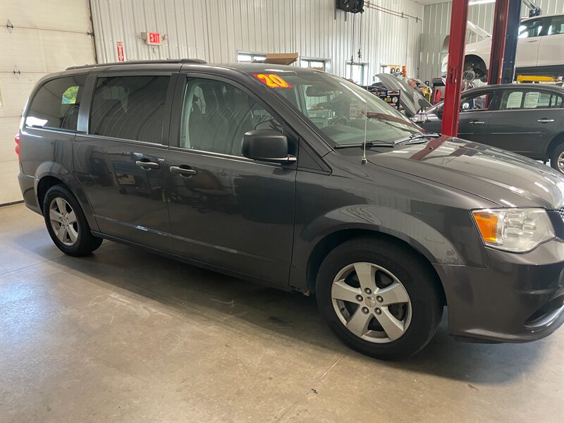Used 2020 Dodge Grand Caravan SE w/ SE Plus Group FWD image 5