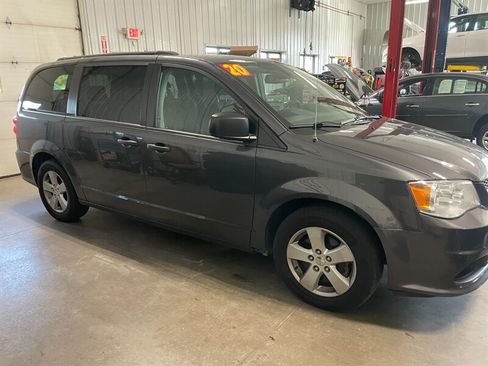 Used 2020 Dodge Grand Caravan SE w/ SE Plus Group FWD image 5
