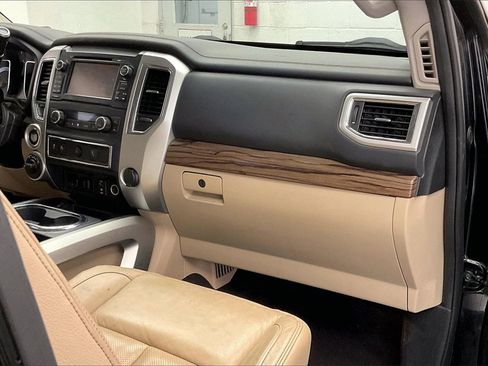 Used 2016 Nissan Titan SL image 15