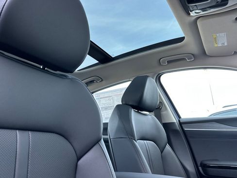 New 2025 Kia K5 EX image 12