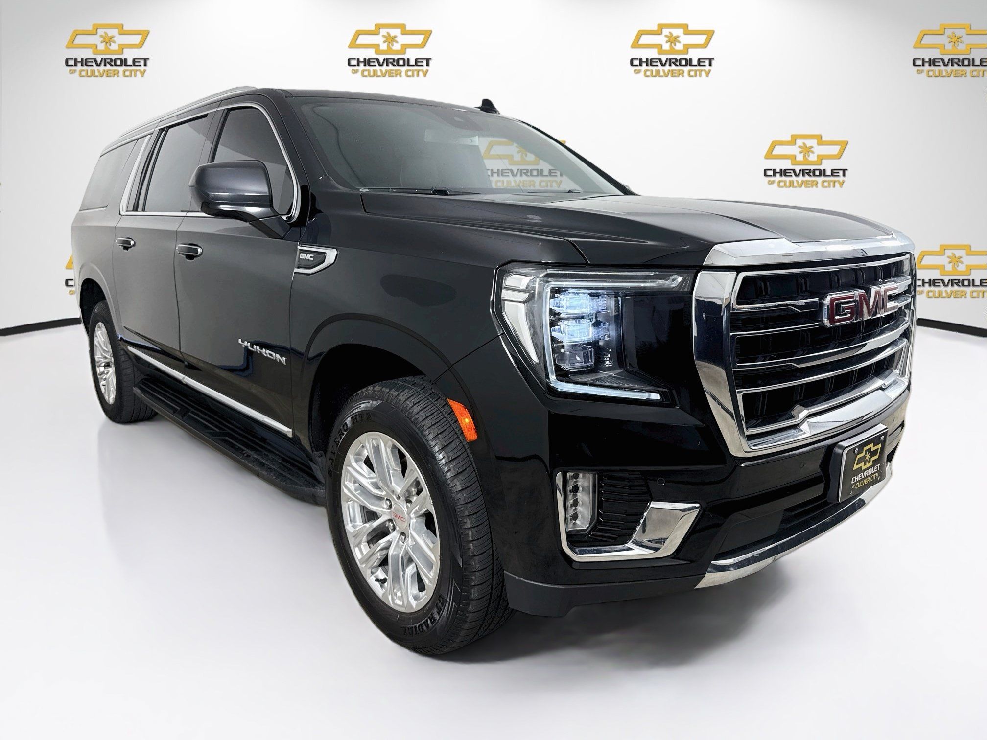 Used 2023 GMC Yukon XL SLT RWD image 1