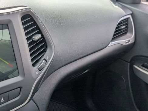 Used 2022 Jeep Cherokee Latitude image 27