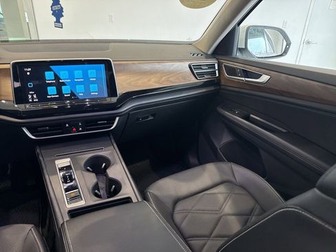 Used 2024 Volkswagen Atlas SE image 13