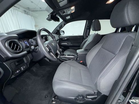 Used 2018 Toyota Tacoma TRD Off-Road w/ Technology Package AWD/4WD image 12