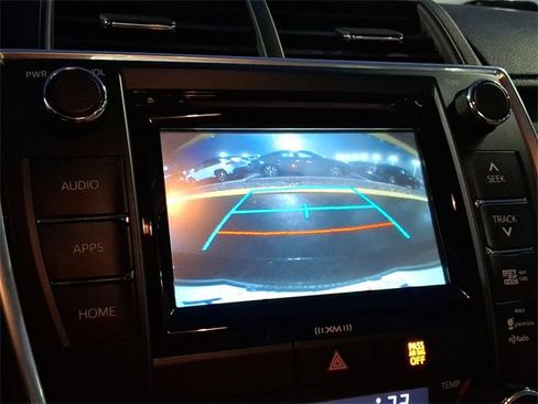 Used 2016 Toyota Camry XLE image 25