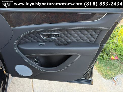 Used 2021 Bentley Bentayga image 39