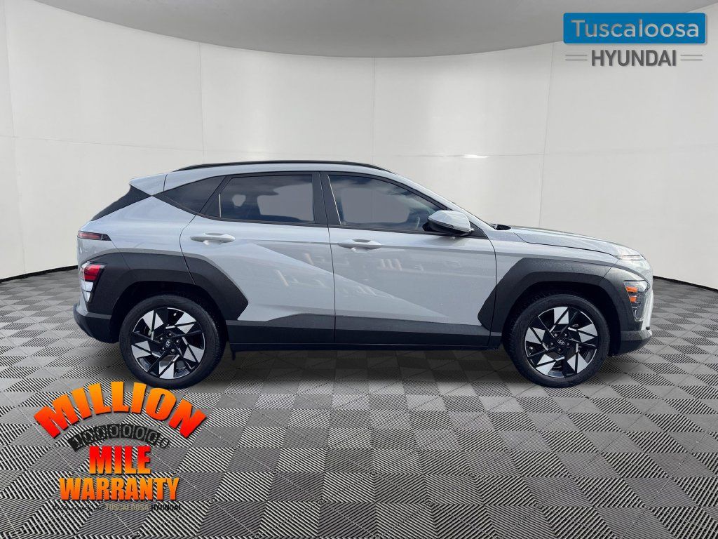 Used 2024 Hyundai Kona SEL w/ Convenience Package FWD image 2