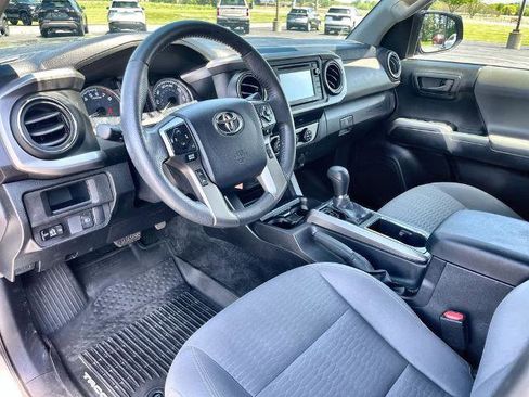 Used 2019 Toyota Tacoma SR5 AWD/4WD image 10