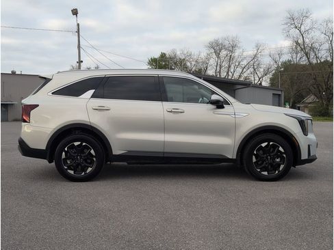 Used 2026 Kia Sorento S w/ S Panoramic Sunroof Package image 6