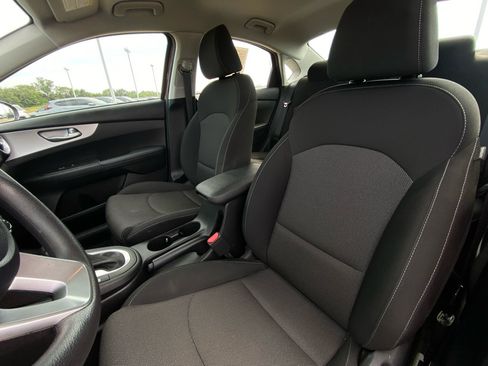 Used 2022 Kia Forte LXS FWD image 7