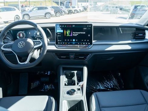 New 2026 Volkswagen Tiguan SE image 30