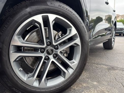 Certified 2025 Audi Q5 Premium w/ Convenience Package AWD/4WD image 3