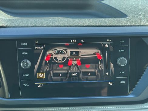 Used 2024 Volkswagen Taos SE image 15