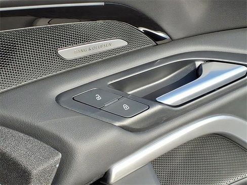 Used 2025 Audi Q5 Premium Plus w/ Premium Plus image 9